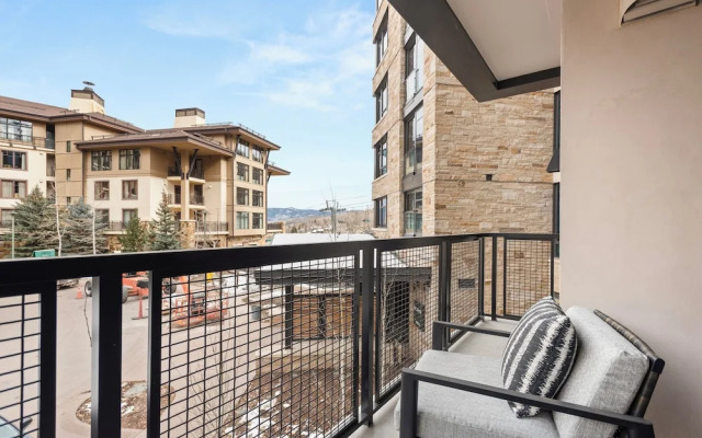 Snowmass Lux Getaway by Snowmass Vacations