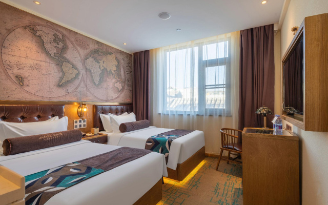 Choenix Hotel (Beijing Tiananmen Square Qianmen Street Subway Station)