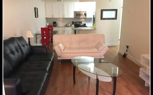 Pelicanstay in Burnaby Lake
