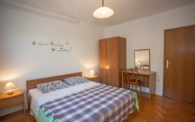 Apartments and Room Agata