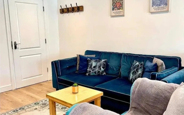 Tranquil Turquoise - 3 Bed House With Parking
