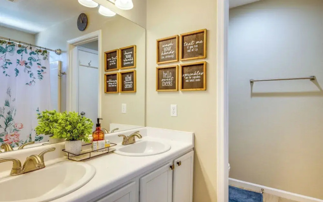 Fenced-in Pool & Patio: Gilbert Home!