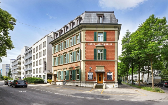 Hotel Alpenblick вид на фасад