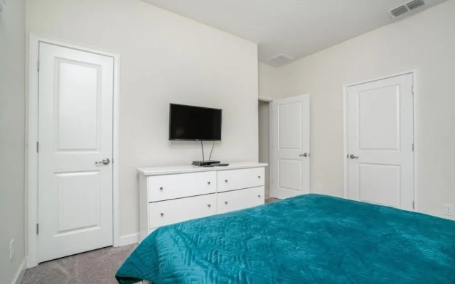 1566plunker 4 Bedroom Townhouse by RedAwning