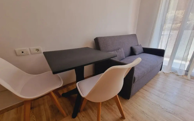 Teo's Deluxe Studios