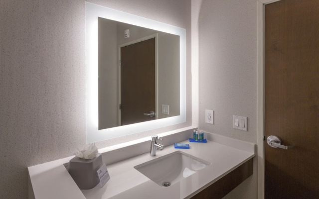 Holiday Inn Express And Suites Seattle South Tukwila