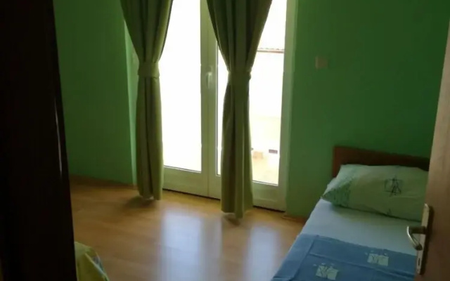 Robi- Swimming Pool and Beautiful Garden - A1-žuti