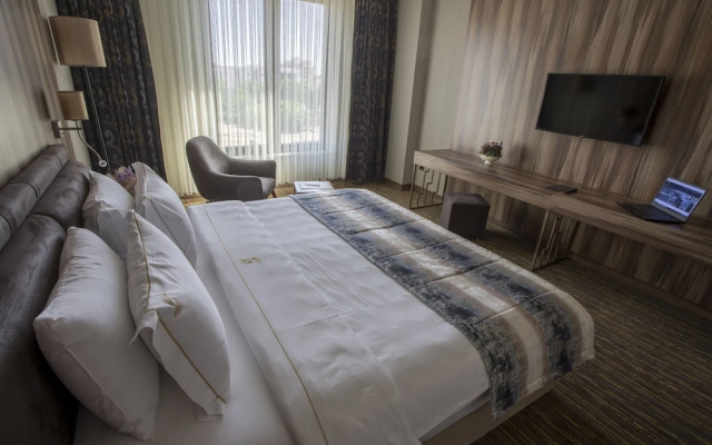 Shimall Deluxe Hotel