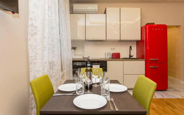 Elegant 2bdr Apartment with a Balcony