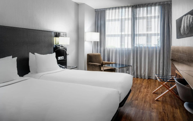 Отель AC Som by Marriott