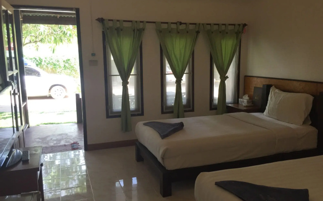 Sairee Hut Resort