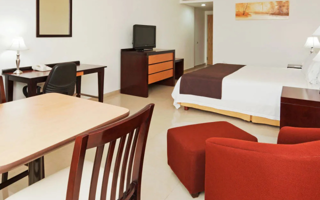 Holiday Inn Express Paraiso Dos Bocas