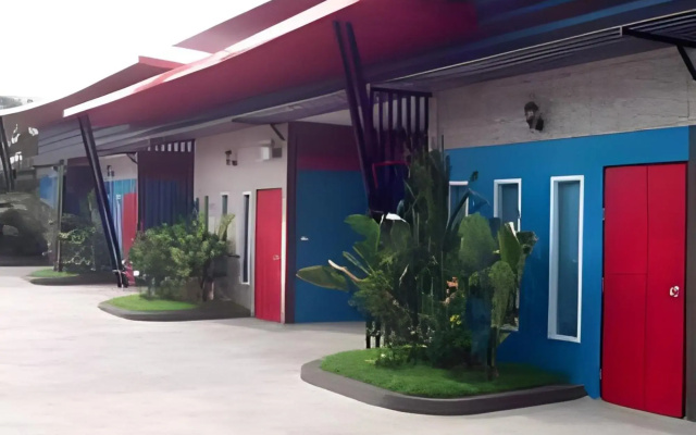 UII Boutique Place