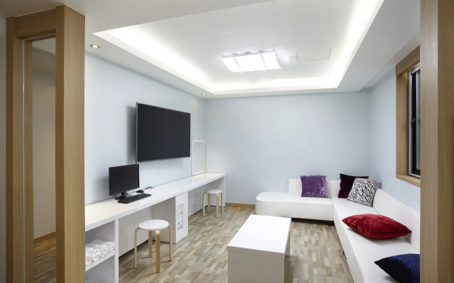 Cloud 9 Hotel