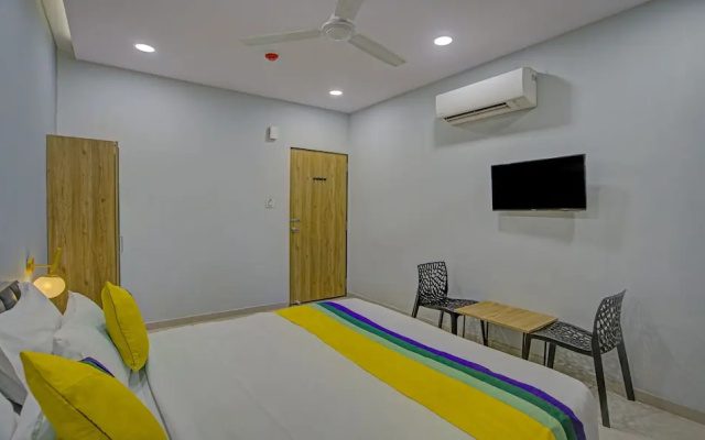 Itsy Hotels Natasha, Vesu, Surat