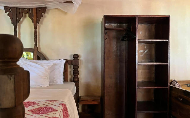 Sazani Beach Lodge and Tidal Lounge