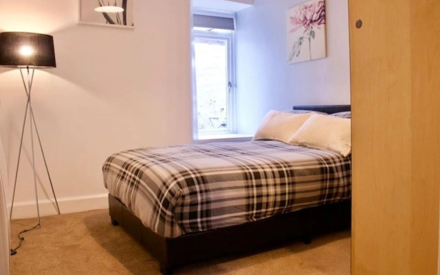 Main Door Flat With Private Garden City Center