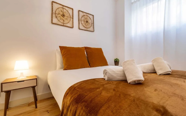 Dazzling Apartment With Private Terrace in Alcântara