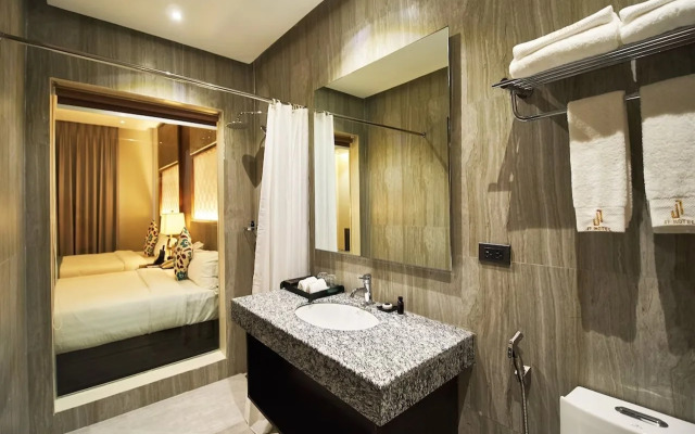 J7 Plaza Hotel