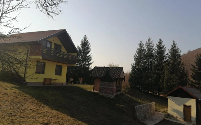 Zuta Kuca Sunca