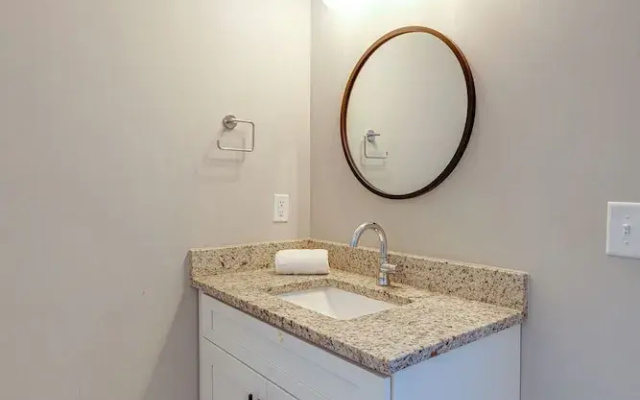 Merry Melrose -mins to Broadway- Sleeps 6