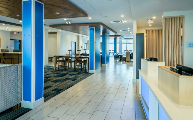 Holiday Inn Express & Suites Medford by IHG