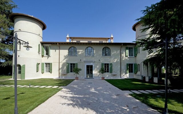 Отель Relais Corte Cavalli Понти-суль-Минчо вид на фасад