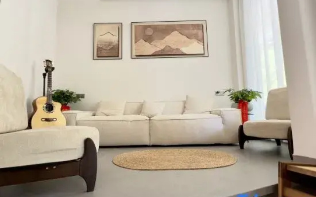 Yuerong Shanyuan Homestay