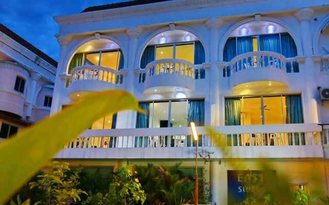 Отель East Suites вид на фасад