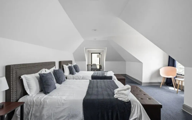 Modern Architect's Duplex by CozySuites