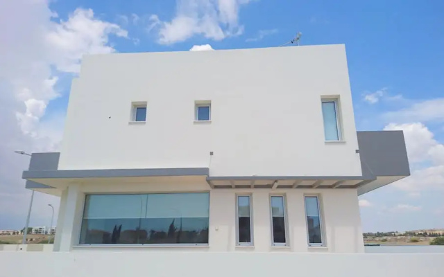 T and E Villa