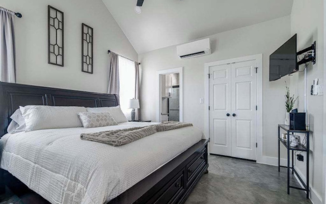 Live Oak Cabins-sleeps 8 W/hot-tubs