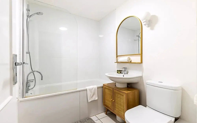 Charming Two-Bedroom Flat in West Hampstead