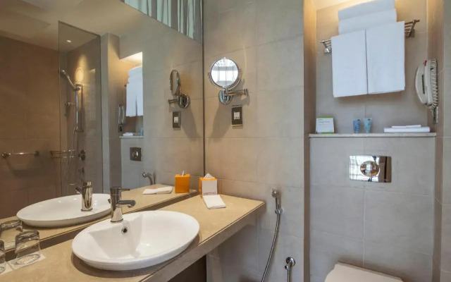 FabHotel SR Square