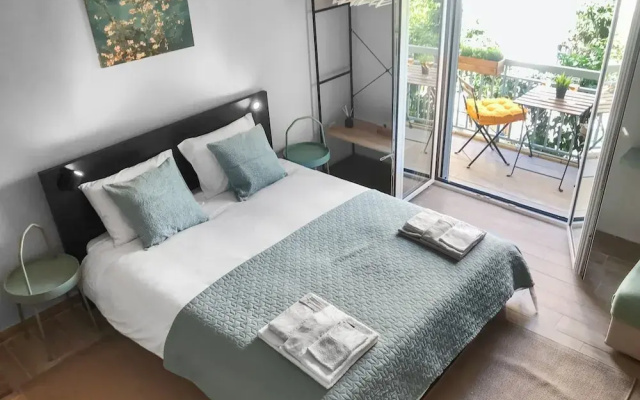 Studio for 2 Near Syngrou Fix Metro Station