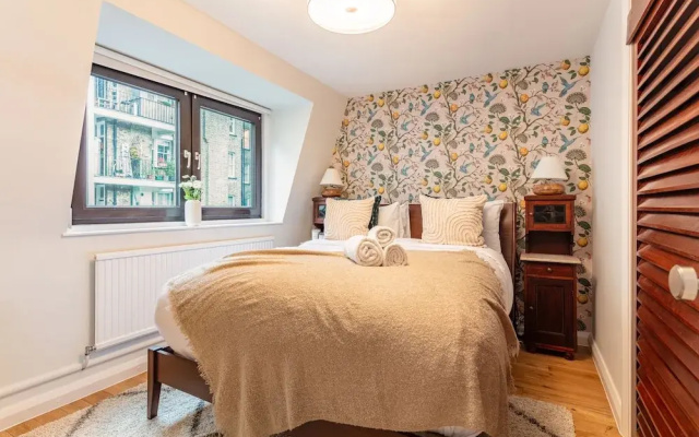 Spacious 2BR House by Madame Tussauds