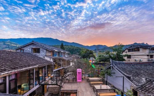 Huasao·1949 Designer Parent-Child Vacation Type Smart Homestay (Nanjing Yunshuiyao Waterwheel Store）