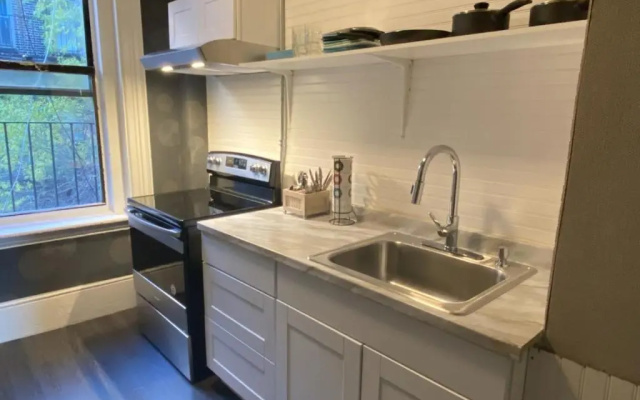 5-33 Modern Private Studio Awaits YOU!