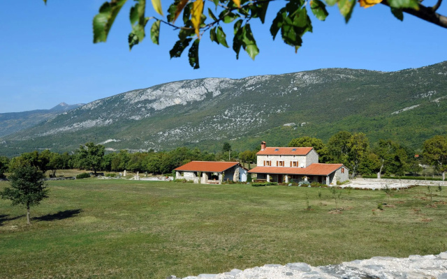 Picturesque Mansion in Kozljak