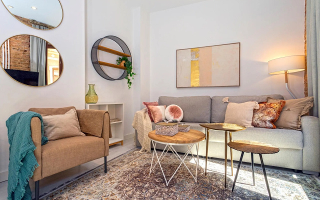 Beautiful one-bedroom apartment near the Cathedral. Zacatin 301