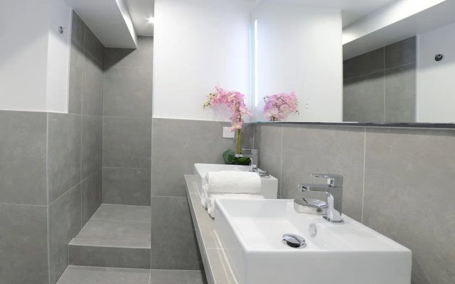 Luxury 4BDR Le Louvre I by Livinparis