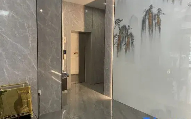 Luoshan Xinrong Garden Hotel