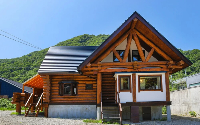 UCHI North Log Cabin