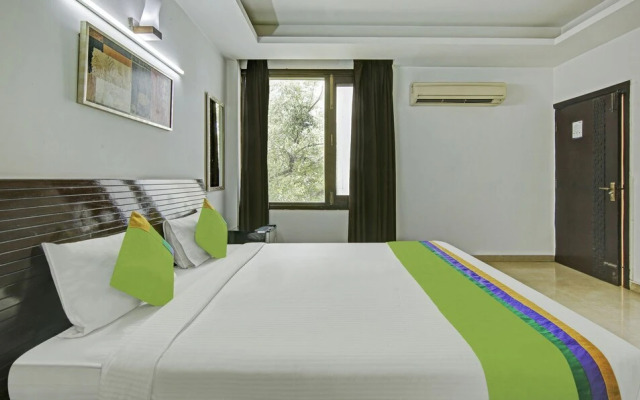 Blue Moon Residency Hotel & Restaurant