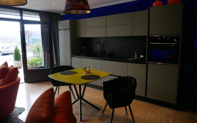 Suite 24