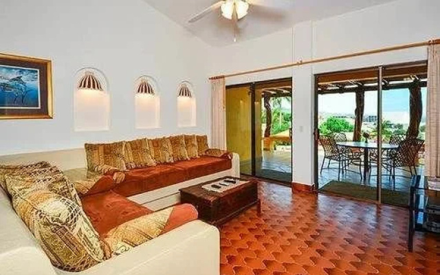 Walk to Cabo Marina & Downtown, Villa Mira Flores