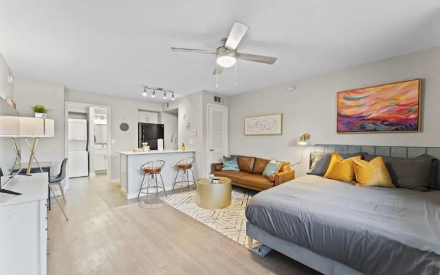 Comfy Studio Close to Downtown and Domain