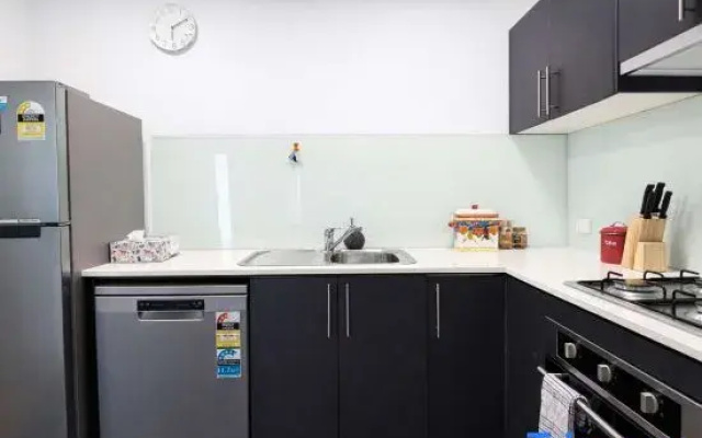 Brunswick 2B Living Near Sydney Rd w/ Free Parking