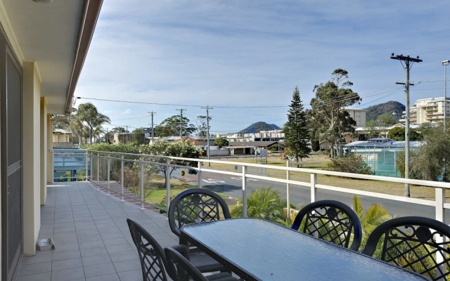 The Breakers, 16 Government Road