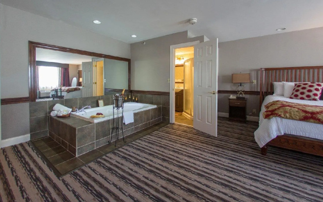 The Colonial Hotel